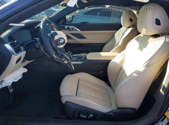 WBA83AP07NCL08663 2022 BMW M4 Blue Front interior view