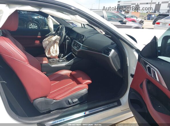 WBA83AP07PCL39298 2023 BMW M4 White Widok wnętrza z przodu