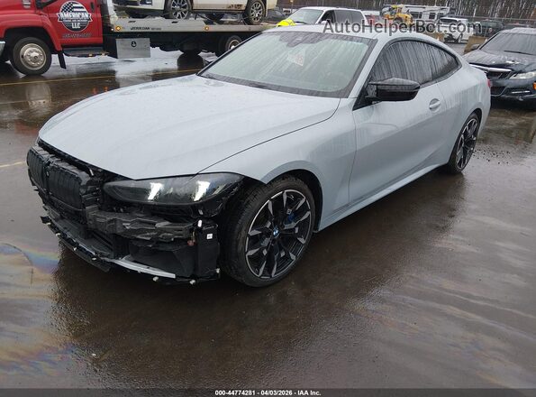 WBA83DA00SCU54070 2025 BMW M4 Light Blue წინა მარცხენა ხედი სამი მეოთხედიდან
