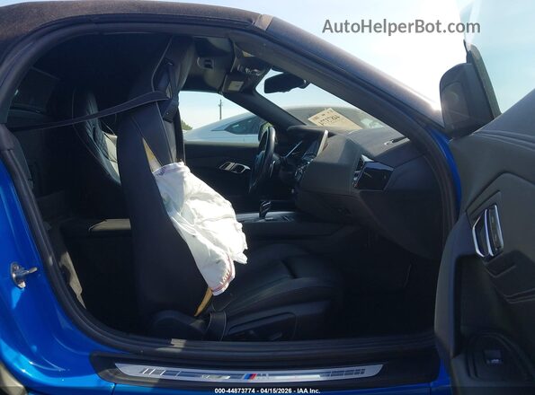 WBAHF3C08LWW57075 2020 BMW Z4 Синий Вид салона спереди