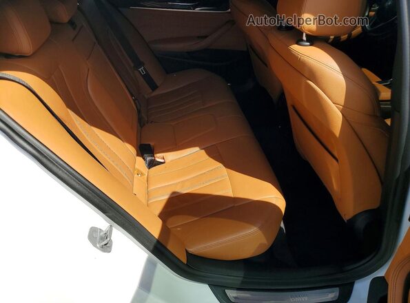 WBAJS1C03LCE49515 2020 BMW OTHER White Vista de los asientos traseros