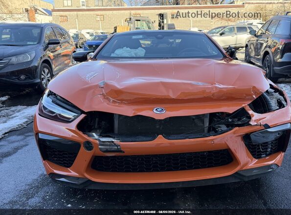 WBSAE0C07PCL08883 2023 BMW M8 Orange Widok z przodu