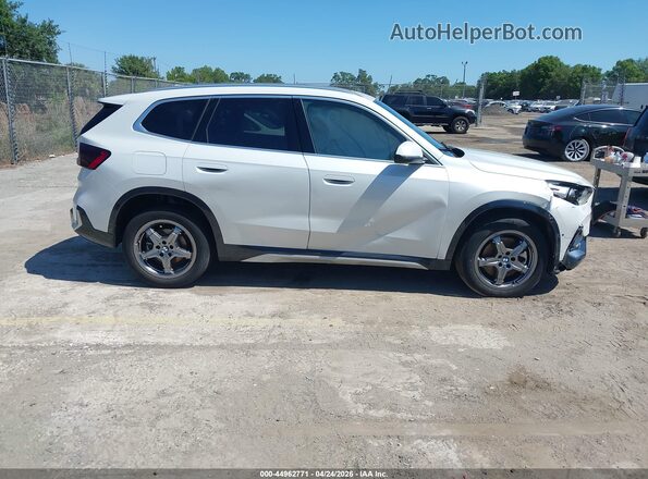 WBX73EF08S5272010 2025 BMW X1 Белый Вид задней части салона