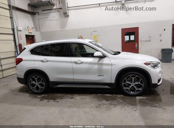 WBXHT3C30GP884656 2016 BMW X1 Белый Вид задней части салона