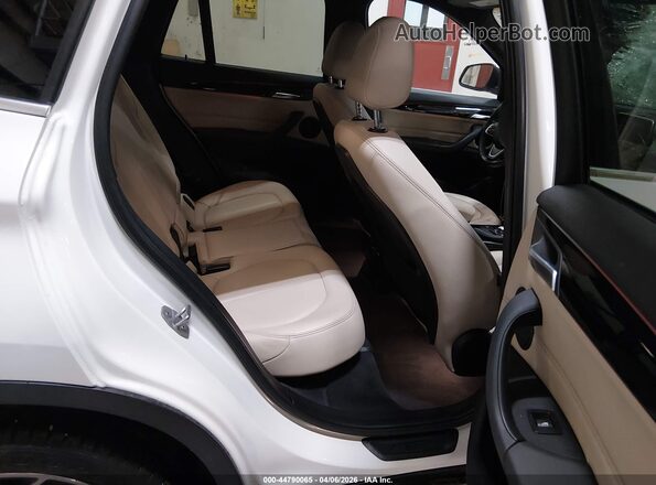 WBXHT3C30GP884656 2016 BMW X1 Белый Вид наклейки с VIN-кодом