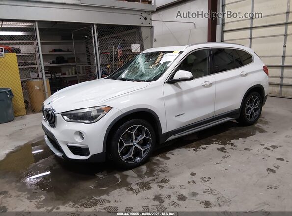 WBXHT3C30GP884656 2016 BMW X1 Белый Передняя левая четверть