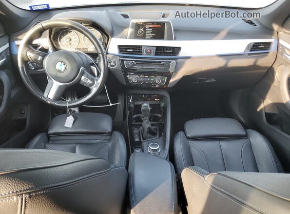 WBXHT3C31H5F72345 2017 BMW X1 Черный Вид панели приборов