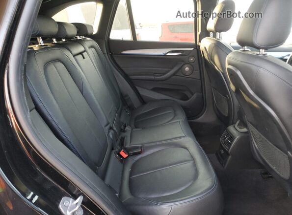 WBXHT3C31H5F72345 2017 BMW X1 Черный Вид задних сидений