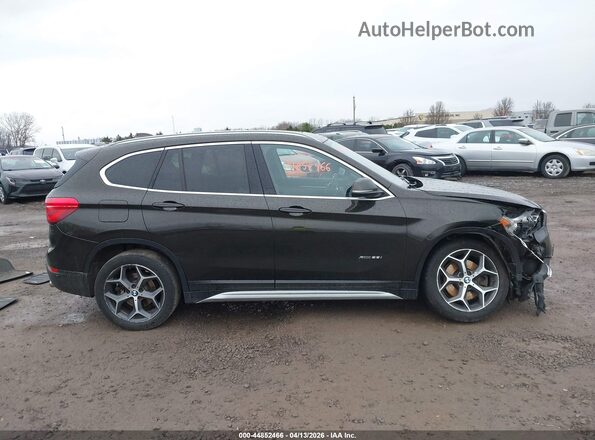 WBXHT3C31H5F78890 2017 BMW X1 Коричневый Вид задней части салона