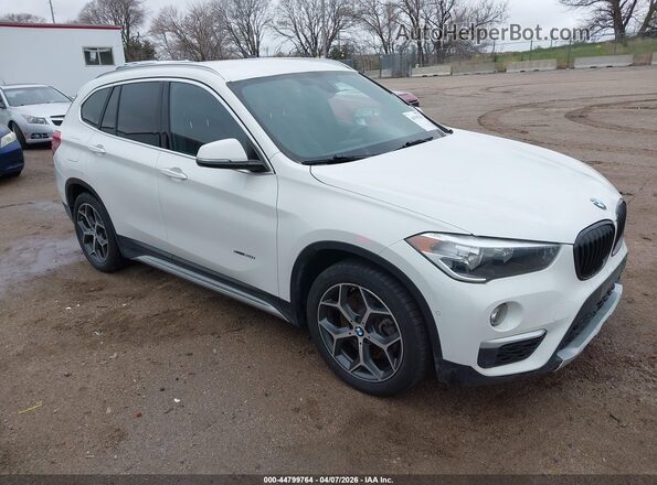 WBXHT3C31J5F90169 2018 BMW X1 White Delantero derecho