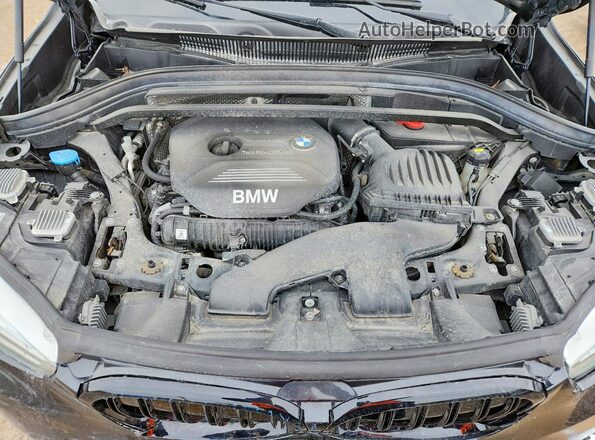 WBXHT3C32H5F69762 2017 BMW X1 Black Widok komory silnika