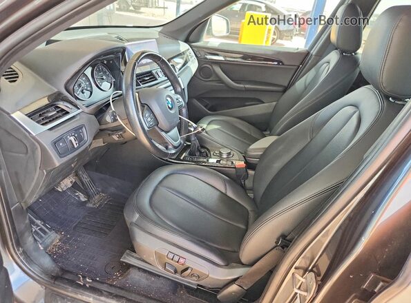 WBXHT3C33GP883775 2016 BMW X1 Gray Вид салону спереду