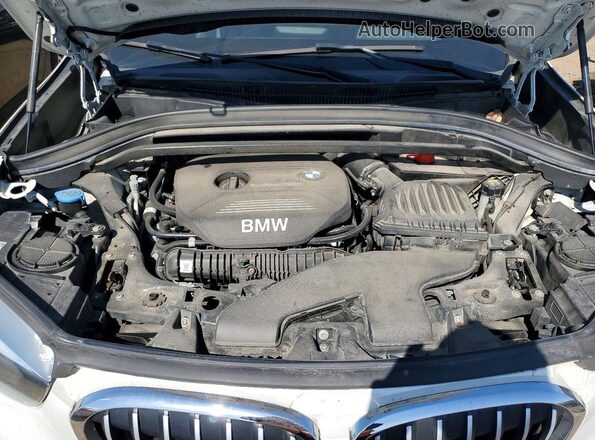 WBXHT3C33J5L25895 2018 BMW X1 White Вид задньої частини салону