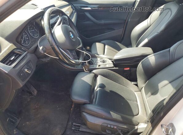 WBXHT3C33J5L25895 2018 BMW X1 White Вид салону спереду