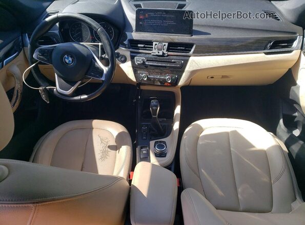 WBXHT3C34H5F84053 2017 BMW X1 Blue Vista del salpicadero