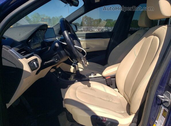 WBXHT3C34H5F84053 2017 BMW X1 Blue Vista interior delantera