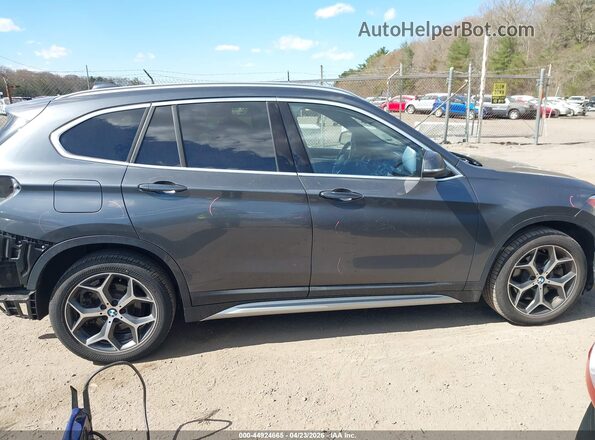WBXHT3C34J5F92272 2018 BMW X1 Серый Вид задней части салона