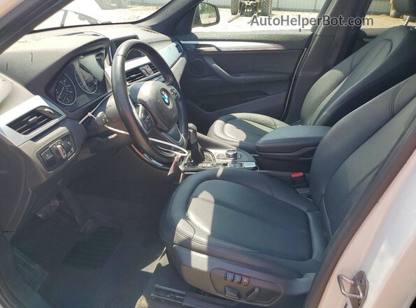 WBXHT3C35G5E56192 2016 BMW X1 White Widok wnętrza z przodu