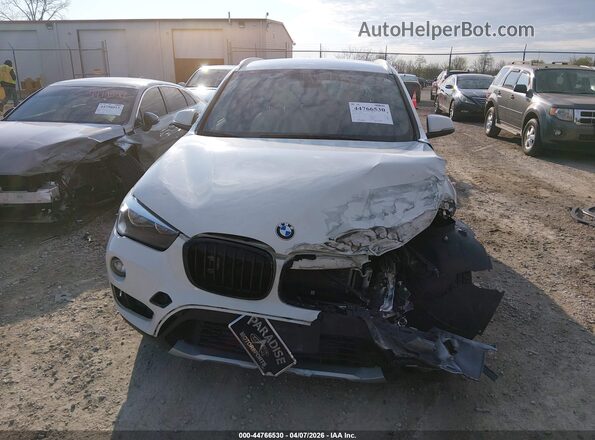 WBXHT3C35J5F91423 2018 BMW X1 Белый Вид задней части салона