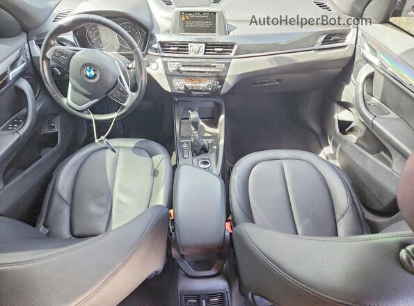WBXHT3C36H5F81798 2017 BMW X1 Черный Вид панели приборов