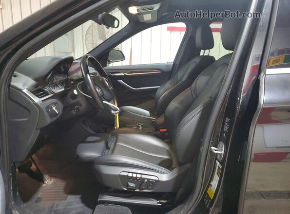 WBXHT3C37J5K26318 2018 BMW X1 Black Widok wnętrza z przodu