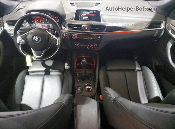 WBXHT3C37J5K26318 2018 BMW X1 Black Widok deski rozdzielczej