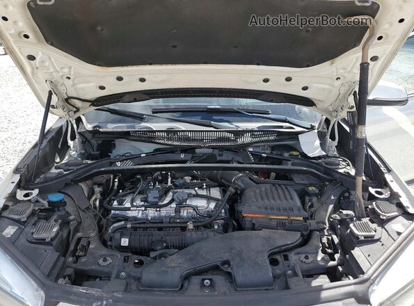 WBXHT3C38H5F75002 2017 BMW X1 Белый Вид задней части салона