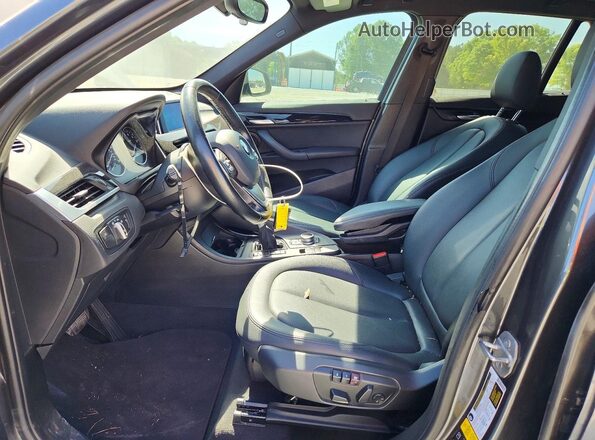 WBXHT3C38H5F85903 2017 BMW X1 Серый Вид салона спереди