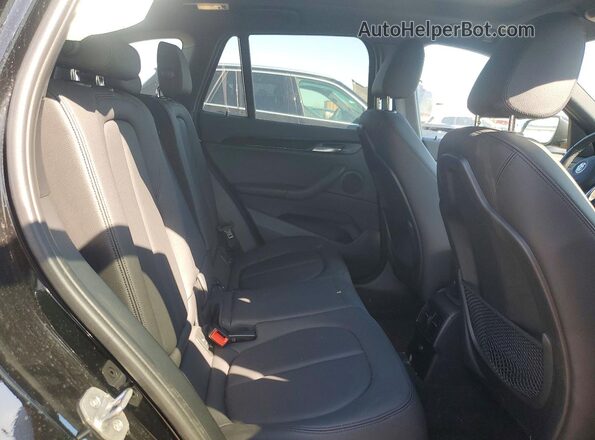 WBXHT3C38J5L32549 2018 BMW X1 Черный Вид задних сидений