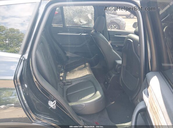 WBXHT3C39J5F93370 2018 BMW X1 Black VIN կոդի պիտակի տեսք