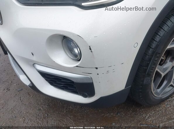 WBXHT3C39J5K32072 2018 BMW X1 White Widok z przodu