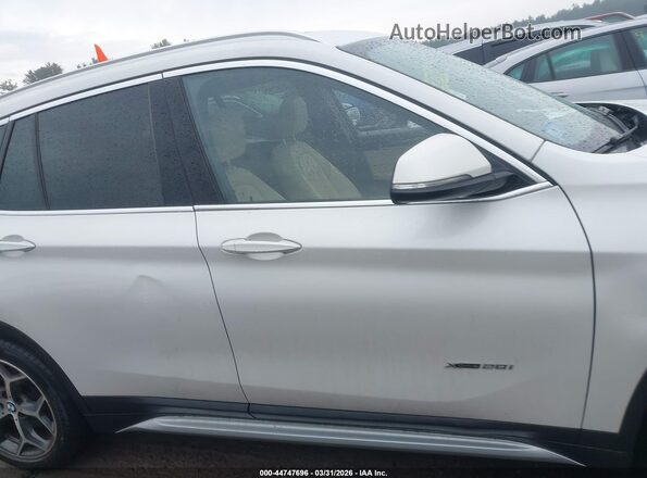 WBXHT3C39J5K32072 2018 BMW X1 White Widok wnętrza z tyłu