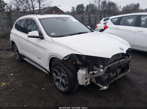 WBXHT3C3XJ5F91126 2018 BMW X1 White Delantero derecho