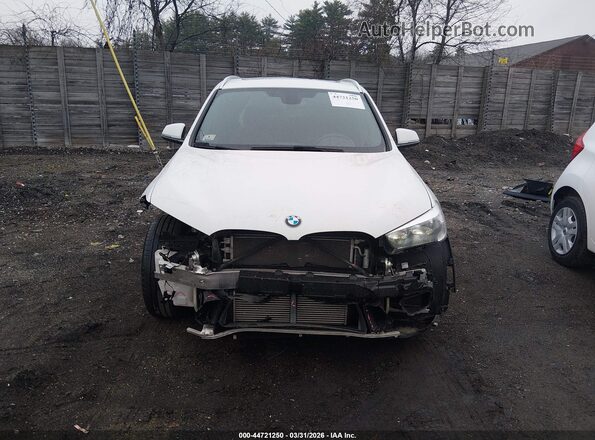 WBXHT3C3XJ5F91126 2018 BMW X1 White Vista interior trasera