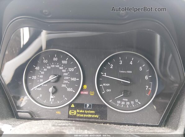 WBXHT3C3XJ5F91126 2018 BMW X1 White Vista de los asientos traseros