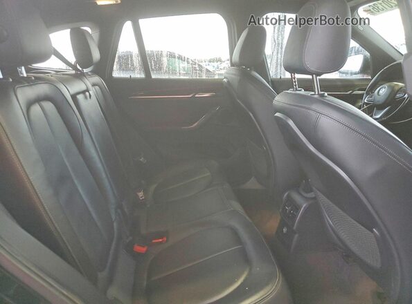 WBXHT3C3XJ5K22635 2018 BMW X1 Черный Вид задней части салона