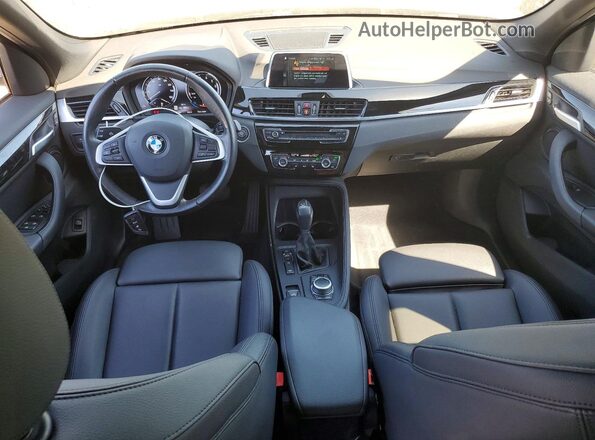 WBXHT3C52K3H36562 2019 BMW X1 Серебряный Вид панели приборов