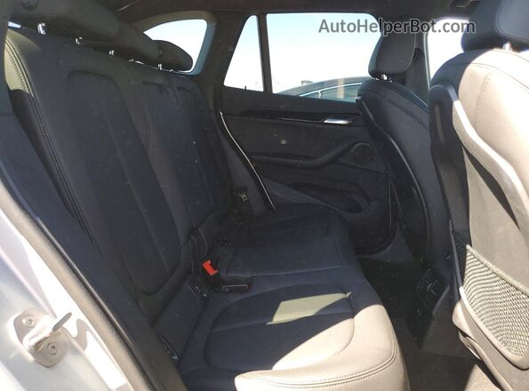 WBXHT3C52K3H36562 2019 BMW X1 Серебряный Вид задней части салона