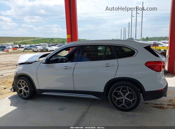WBXHU7C30J5L09626 2018 BMW X1 Белый Панорамный вид салона 360°