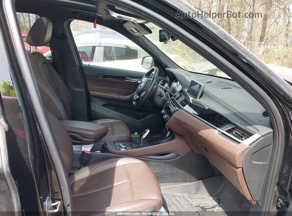 WBXJG9C01L5P86076 2020 BMW X1 Black Vista interior delantera