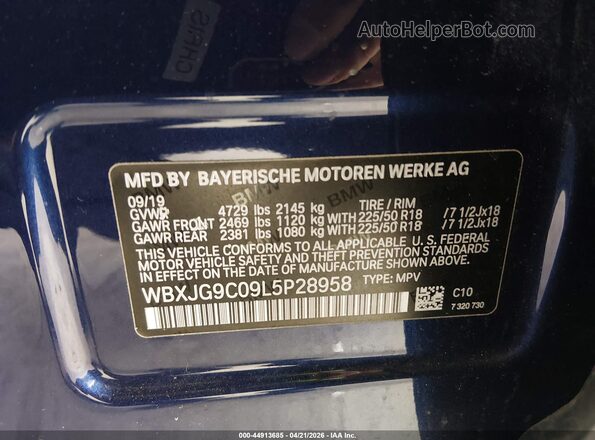 WBXJG9C09L5P28958 2020 BMW X1 Blue Vista del compartimento del motor