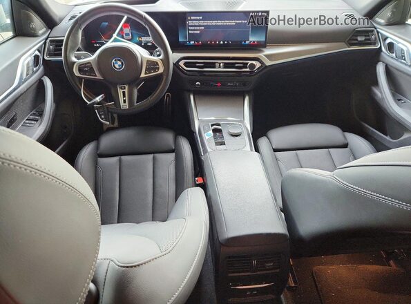 WBY33AW0XRFS33958 2024 BMW I4 Gray Vista del salpicadero