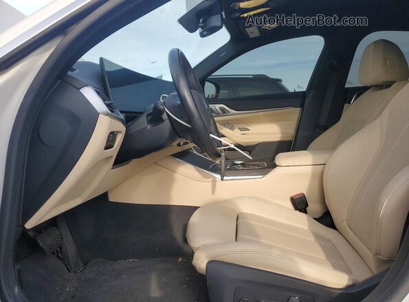 WBY43AW07RFS85410 2024 BMW I4 White Vista interior delantera