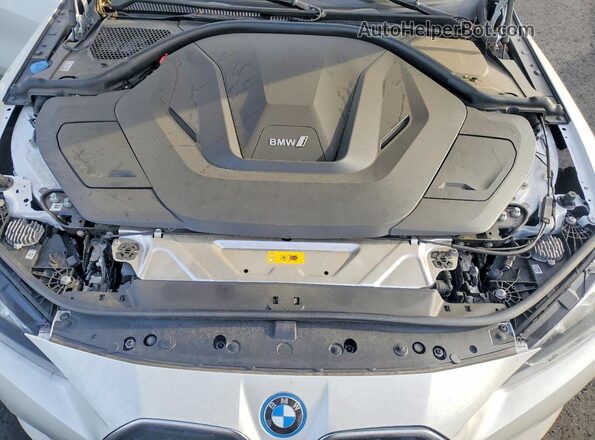 WBY43AW07RFS85410 2024 BMW I4 White Vista interior trasera