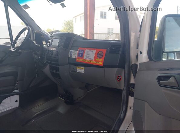 WD3PE8DD7GP359384 2016 MERCEDES-BENZ SPRINTER White Widok wnętrza z przodu