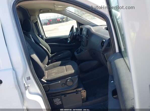 WD3PG2EA7G3090256 2016 MERCEDES-BENZ METRIS Белый Вид салона спереди