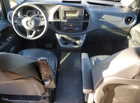 WDAPG2EE2H3324252 2017 MERCEDES-BENZ METRIS Черный Вид панели приборов