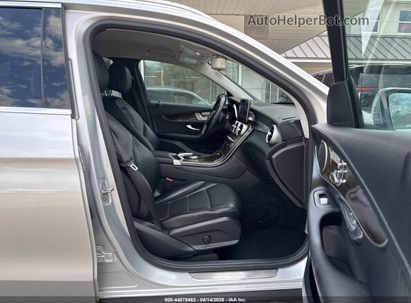 WDC0G4JB5GF106884 2016 MERCEDES-BENZ GLC 300 Серебряный Вид салона спереди