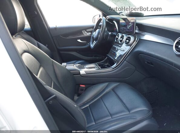 WDC0G8EB0LF750367 2020 MERCEDES-BENZ GLC 300 Белый Вид салона спереди