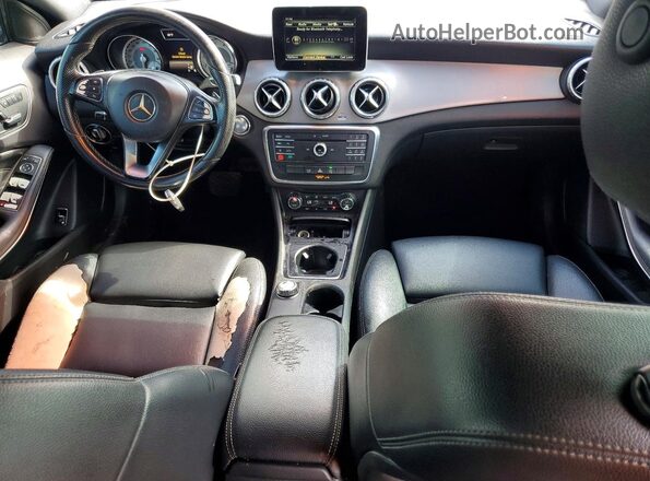 WDCTG4EB1GJ221017 2016 MERCEDES-BENZ GLA Gray Widok deski rozdzielczej